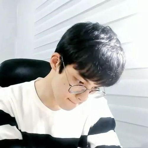 男网红不说话视频,男网红不语视频引发热议