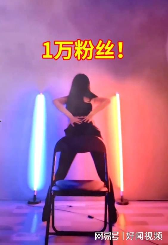 害羞女孩跳舞网红视频,网红视频见证自信成长瞬间