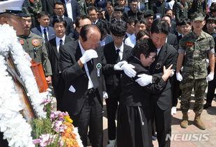 锤哥父亲葬礼某网红闹事,网红在锤哥父亲葬礼上的不雅闹剧