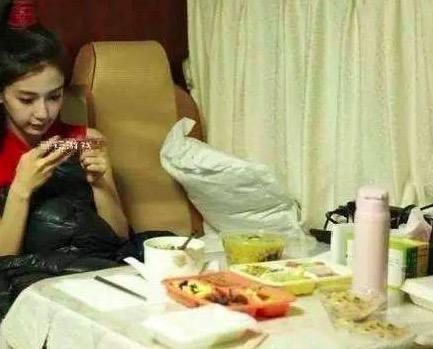 梧桐吃饭的明星,揭秘明星们的美食故事