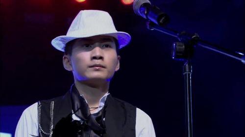 男明星上台鼓包,瞬间成为焦点！