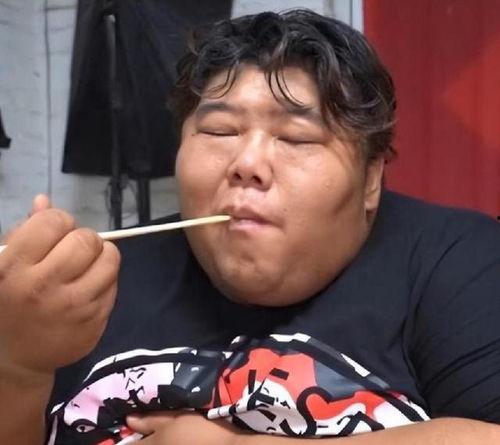 560斤的网红哥,揭秘网络红人的体重奇迹与生活挑战”