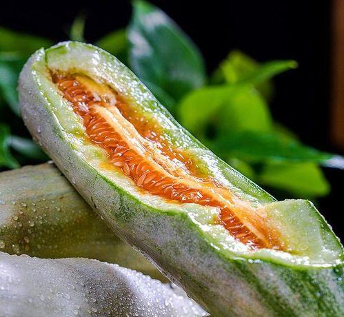 孕后期吃脆瓜,营养美味两不误