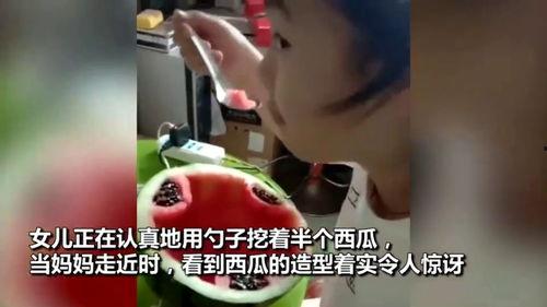 拍儿子吃瓜,记录儿子品尝夏日美味瓜果的温馨瞬间